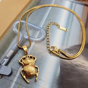 Vintage Egyptian Scarab Beetle Gold Slinky Chain Pendant Necklace